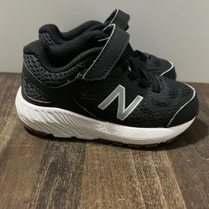 New balance toddler tennis shoes size 6.5